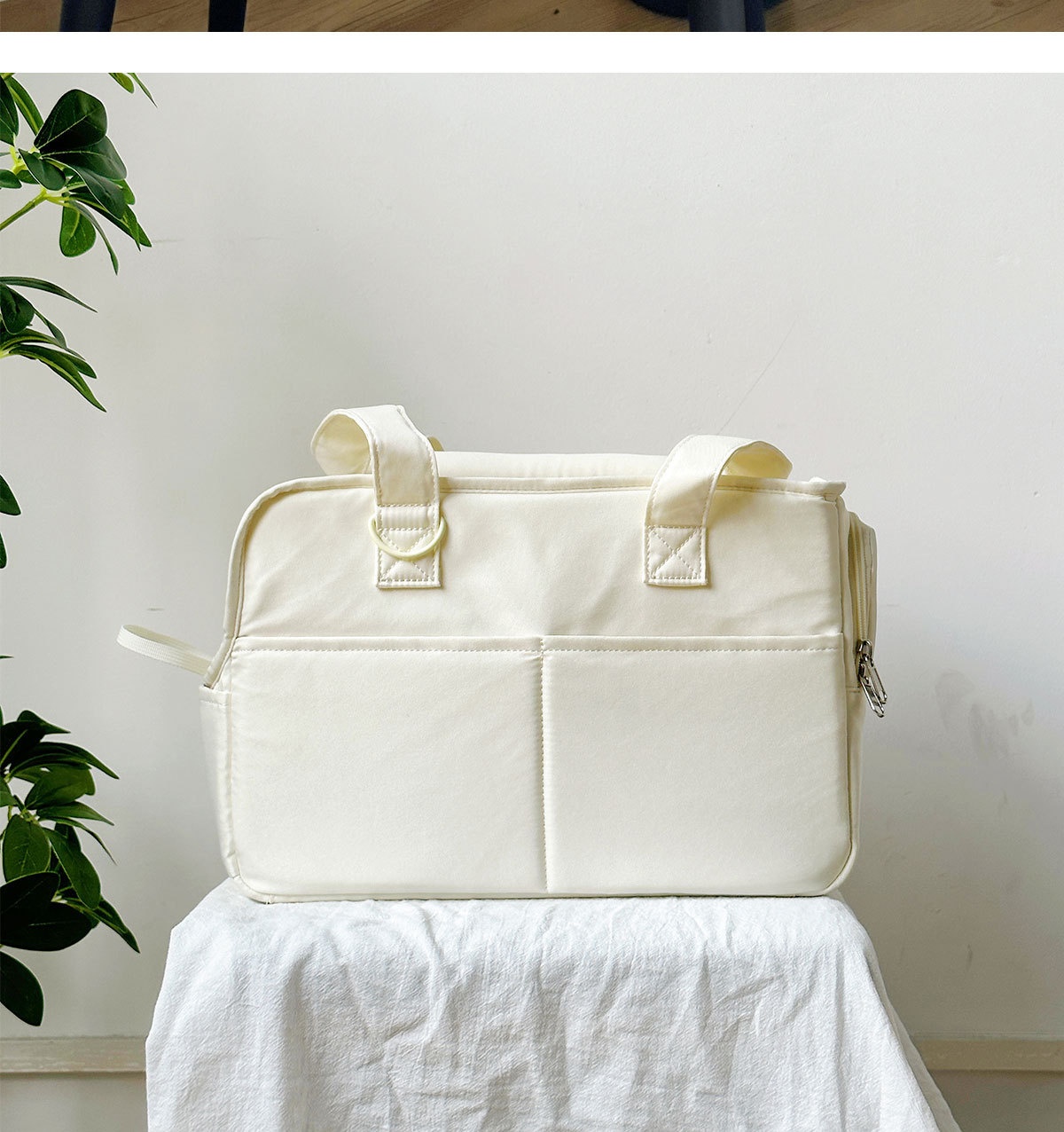 Outdoor Breathable Cat And Dog Carrier Compact And Portable For Pet Outings